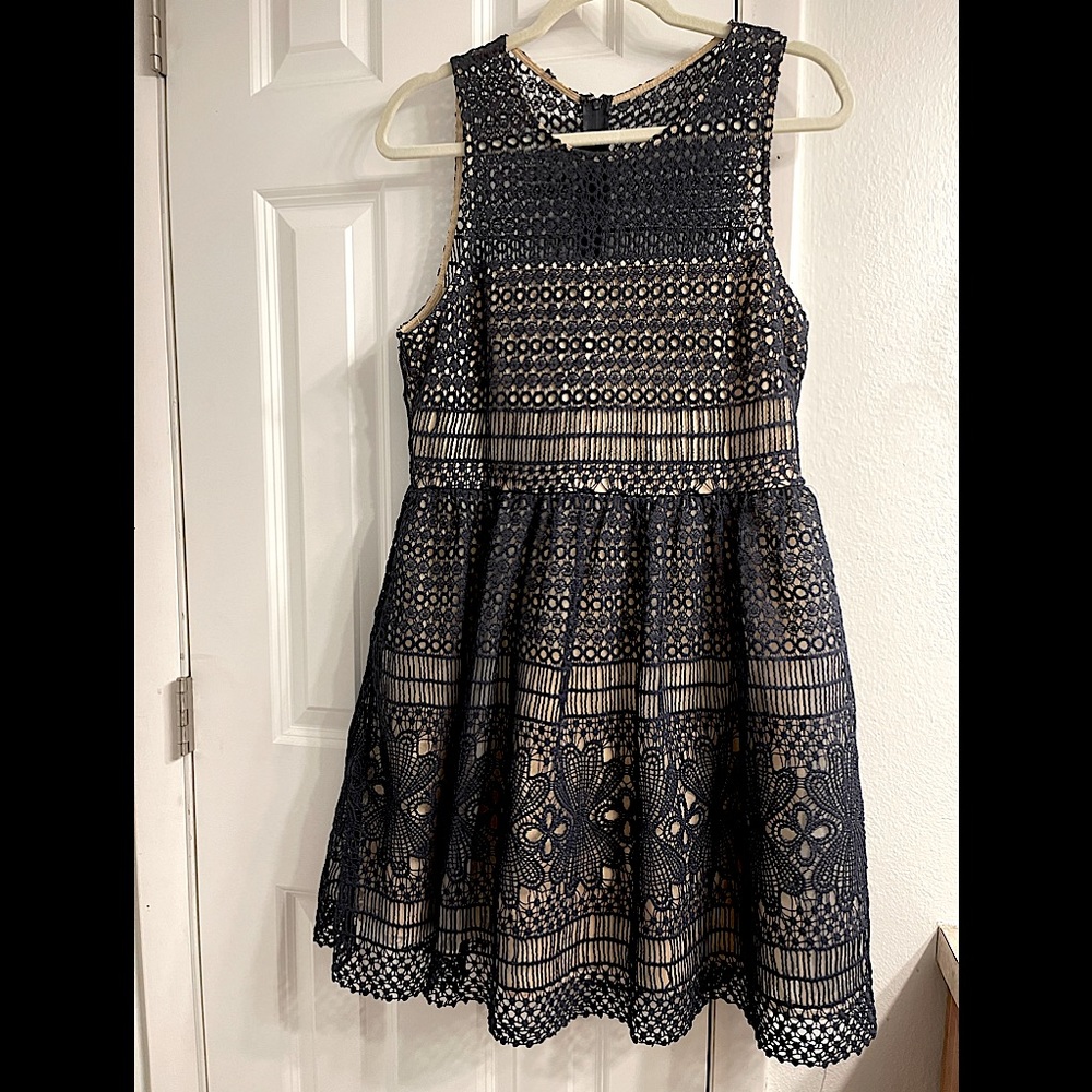 Beautiful crocheted dress from Francescas. Size L.